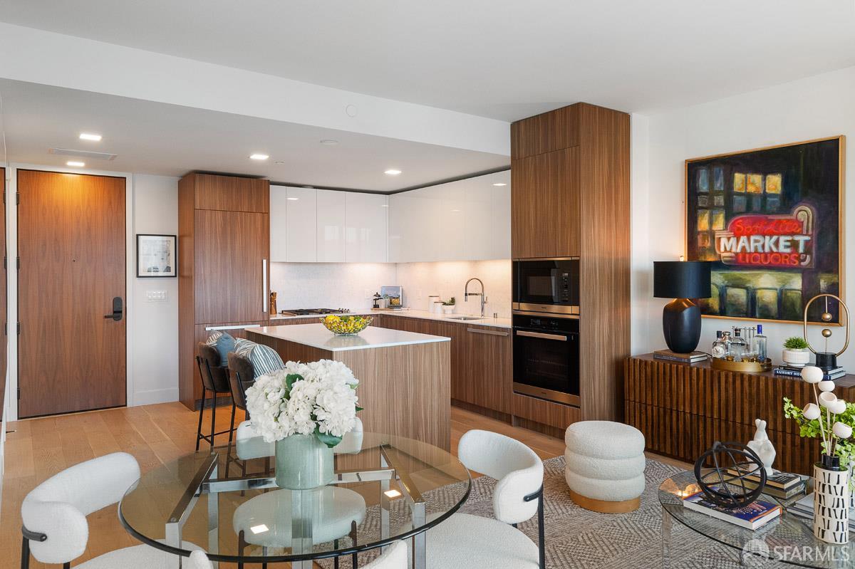 Photo #5: 425076052 Listing: Photo #5