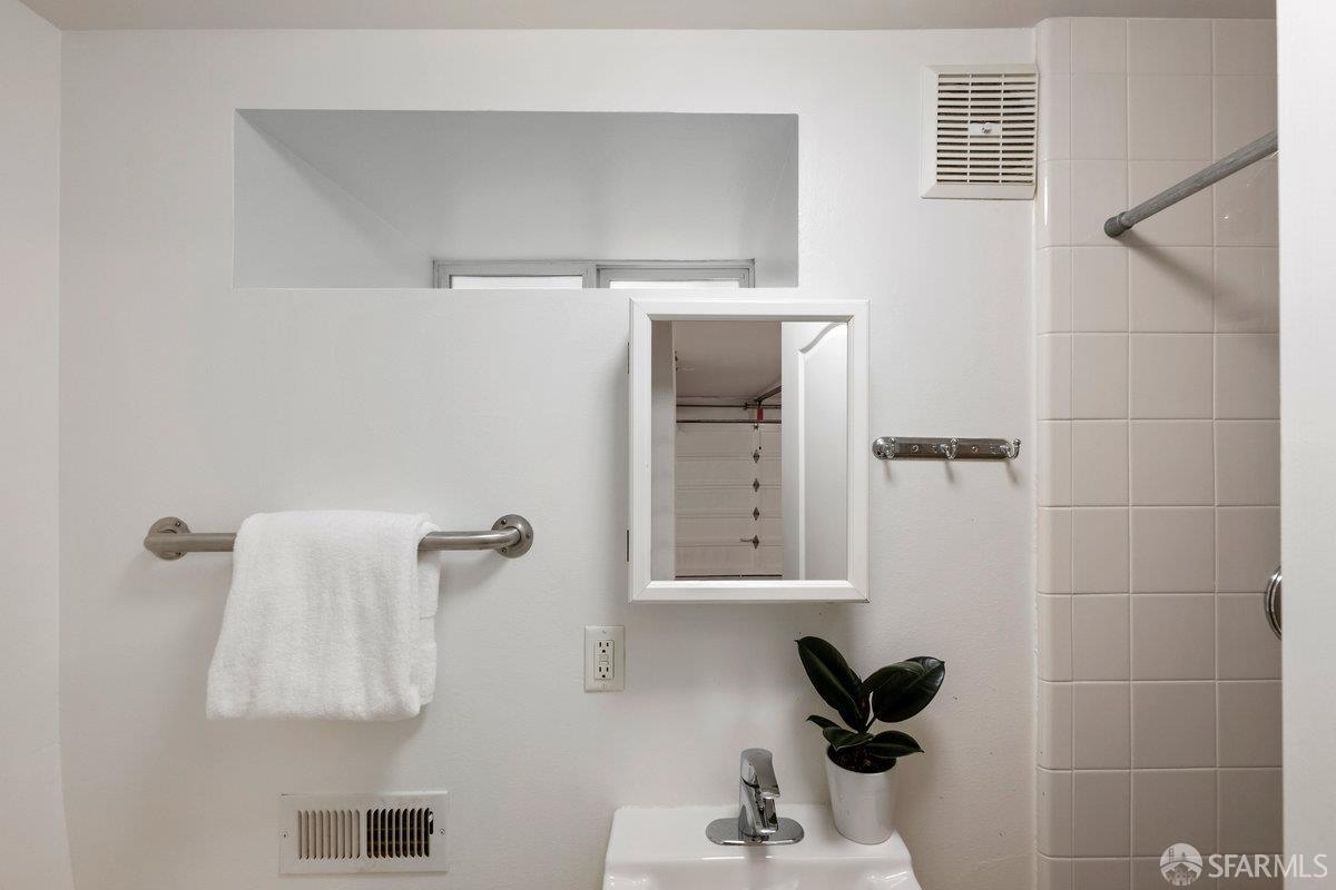 Detail Gallery Image 20 of 28 For 4190 Folsom St, San Francisco,  CA 94110 - 3 Beds | 2 Baths