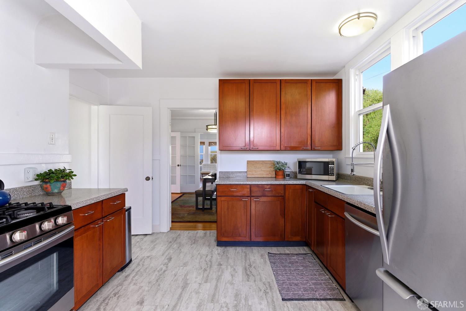 Detail Gallery Image 11 of 53 For 1501 46th Ave, San Francisco,  CA 94122 - 4 Beds | 3 Baths