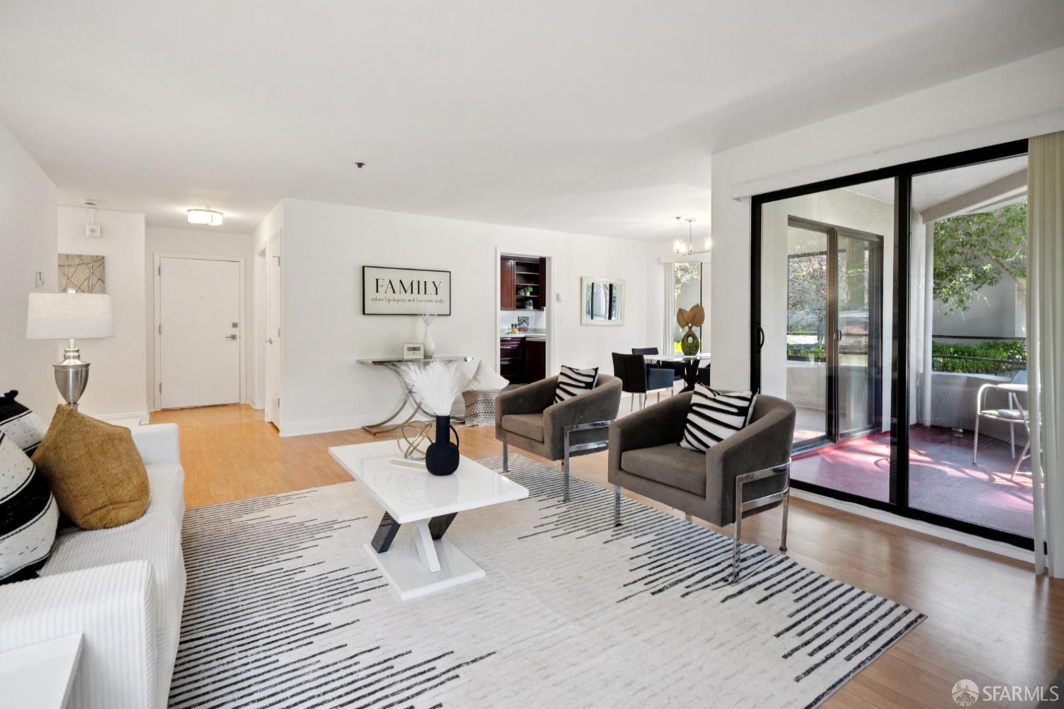 Photo #3: 425065655 Listing 