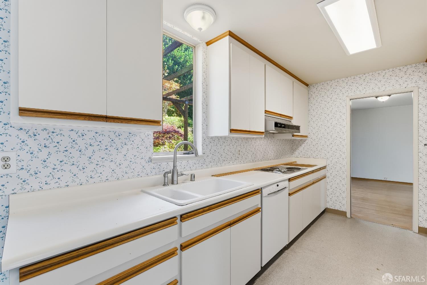 Detail Gallery Image 7 of 30 For 49 Turquoise Way, San Francisco,  CA 94131 - 4 Beds | 2/1 Baths