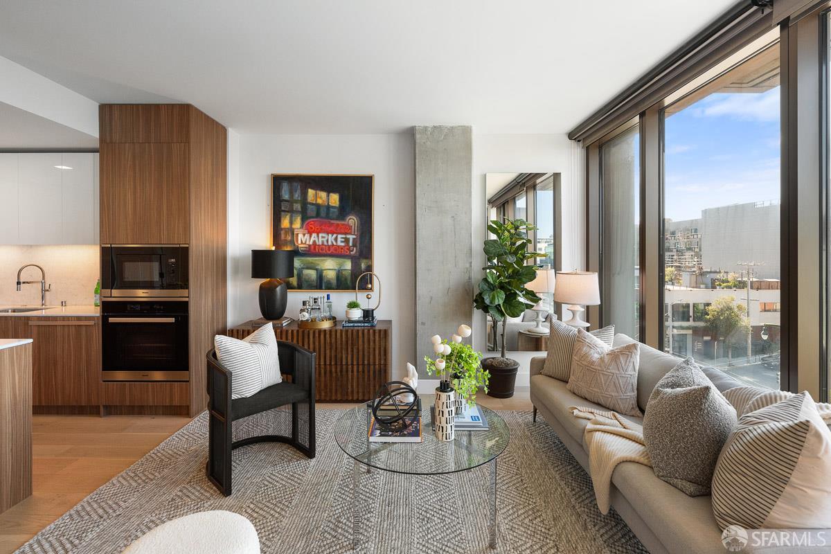 Photo #3: 425076052 Listing: Photo #3