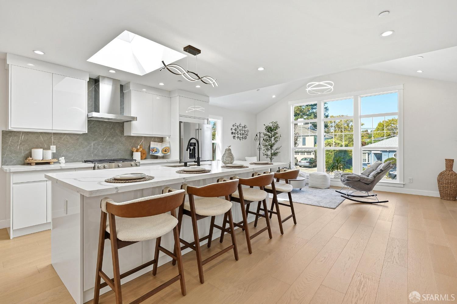 Detail Gallery Image 12 of 42 For 529 Hobart Ave, San Mateo,  CA 94402 - 4 Beds | 3 Baths