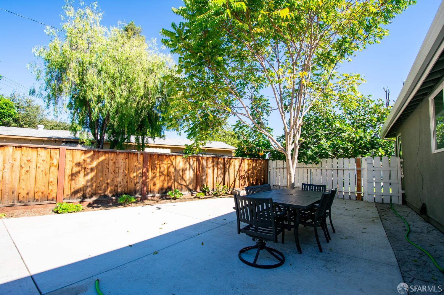 Detail Gallery Image 3 of 17 For 1099 Bradford Dr, Sunnyvale,  CA 94089 - 3 Beds | 1 Baths