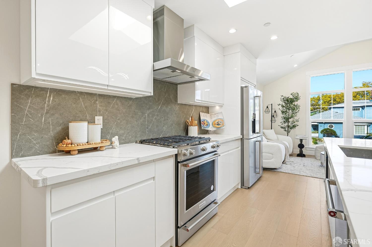 Detail Gallery Image 14 of 42 For 529 Hobart Ave, San Mateo,  CA 94402 - 4 Beds | 3 Baths