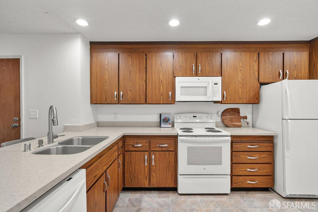 Detail Gallery Image 8 of 37 For 332 Philip Dr #103,  Daly City,  CA 94015 - 2 Beds | 2 Baths