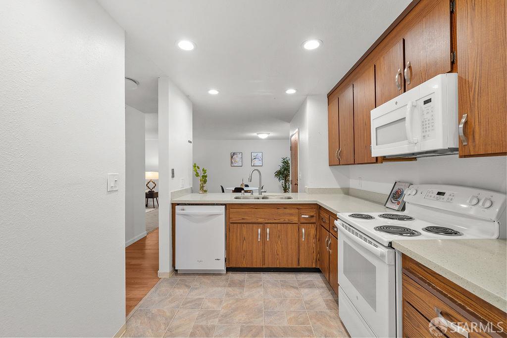 Detail Gallery Image 10 of 37 For 332 Philip Dr #103,  Daly City,  CA 94015 - 2 Beds | 2 Baths