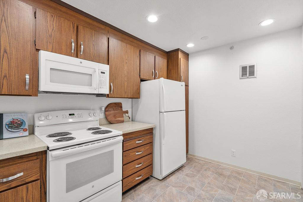 Detail Gallery Image 11 of 37 For 332 Philip Dr #103,  Daly City,  CA 94015 - 2 Beds | 2 Baths