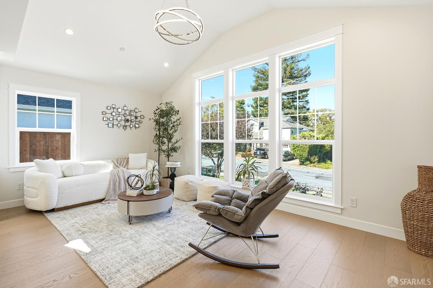 Detail Gallery Image 9 of 42 For 529 Hobart Ave, San Mateo,  CA 94402 - 4 Beds | 3 Baths