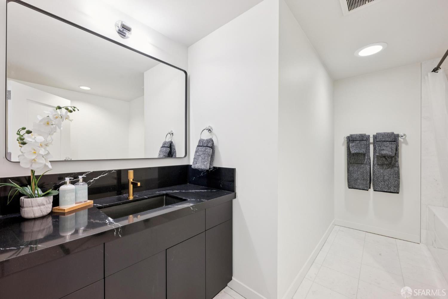 Photo #22: 425081319 Listing: Photo #22