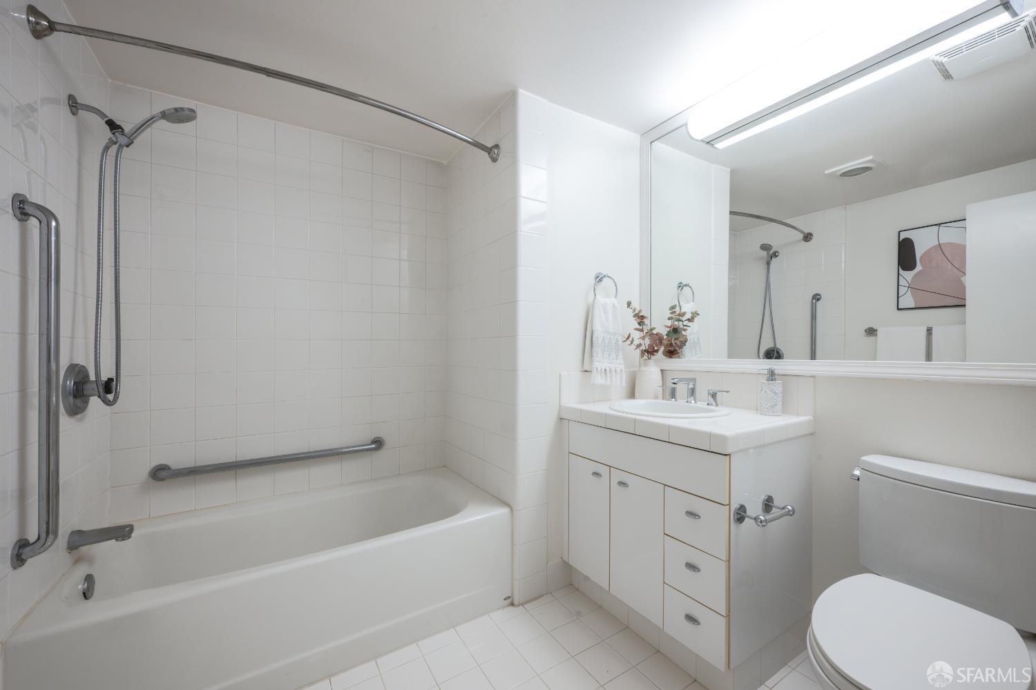 Photo #11: 425082220 Listing: Photo #11