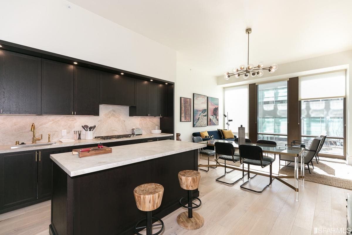 Photo #2: 425082527 Listing: Photo #2