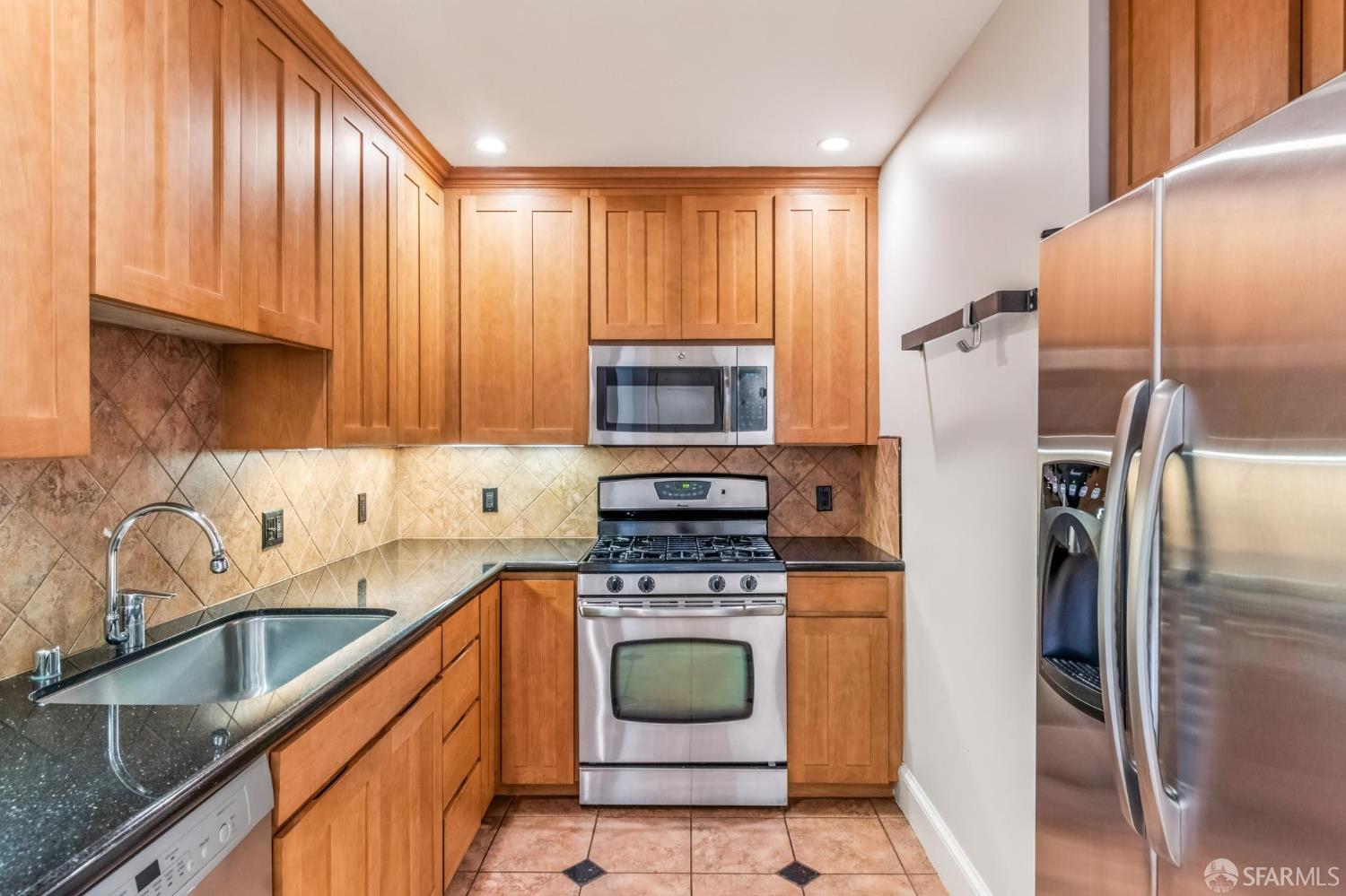 Detail Gallery Image 68 of 73 For 370 Upper Terrace #4,  San Francisco,  CA 94117 - 2 Beds | 1 Baths