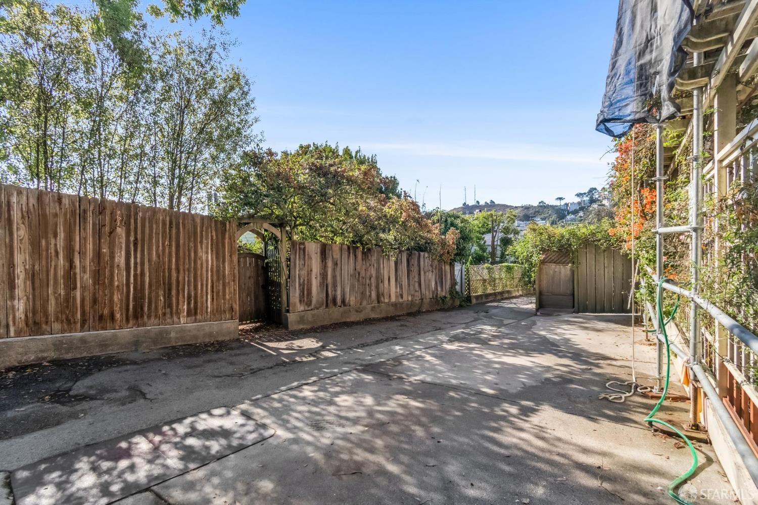 Detail Gallery Image 39 of 73 For 370 Upper Terrace #4,  San Francisco,  CA 94117 - 2 Beds | 1 Baths