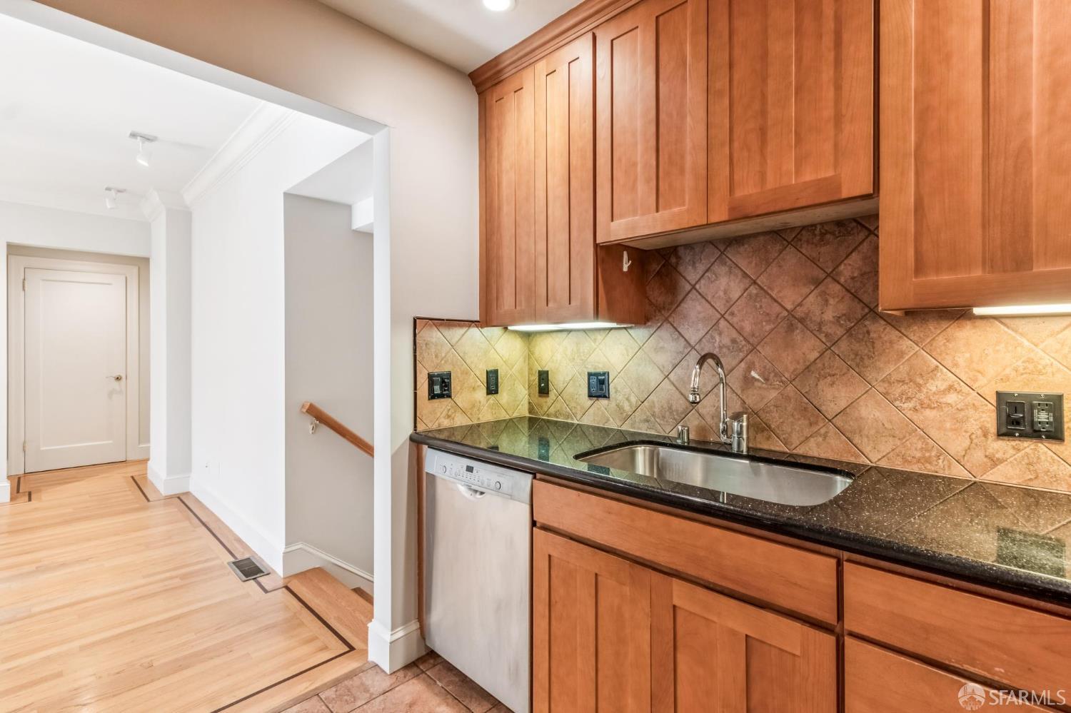 Detail Gallery Image 63 of 73 For 370 Upper Terrace #4,  San Francisco,  CA 94117 - 2 Beds | 1 Baths