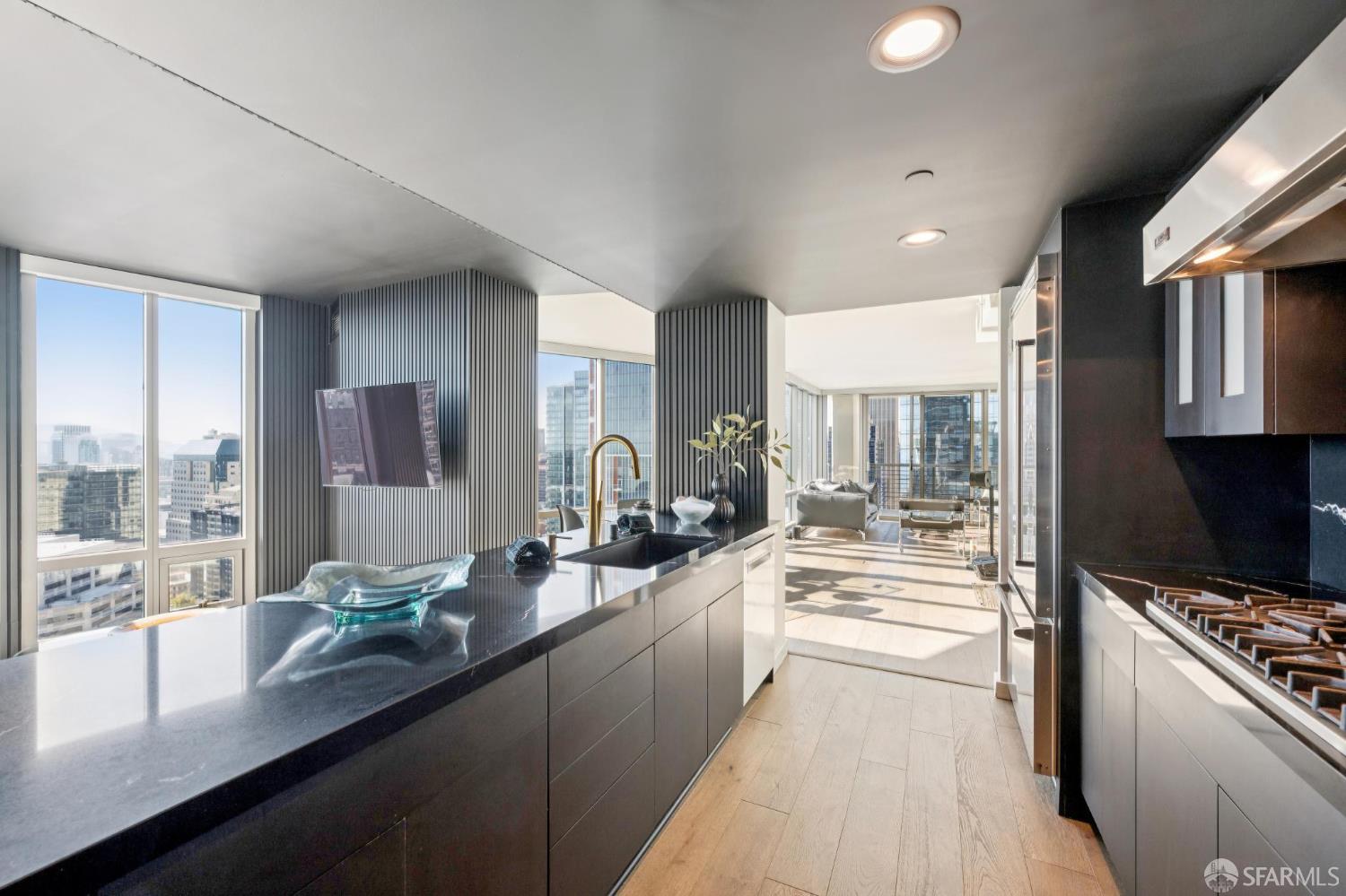 Photo #12: 425081319 Listing: Photo #12