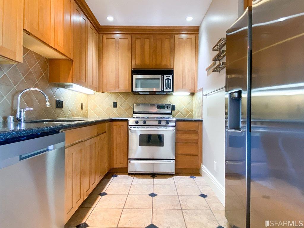 Detail Gallery Image 21 of 73 For 370 Upper Terrace #4,  San Francisco,  CA 94117 - 2 Beds | 1 Baths