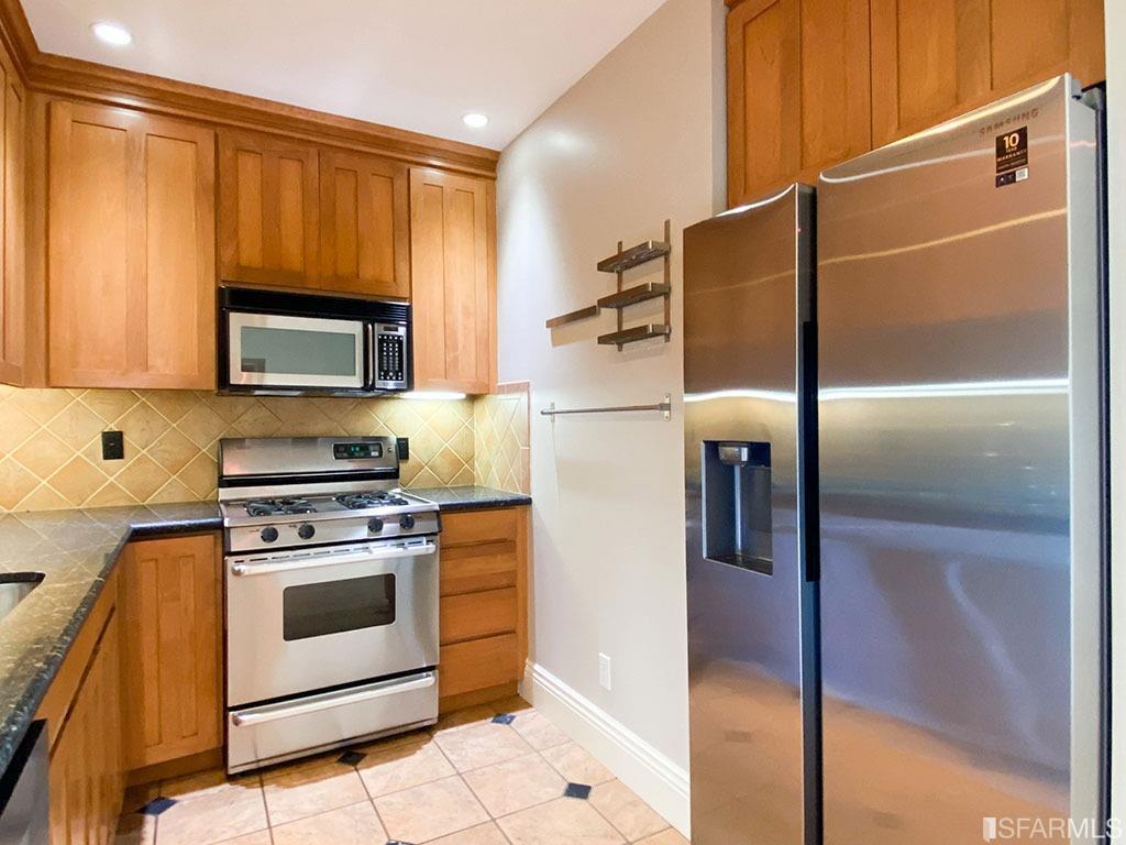 Detail Gallery Image 23 of 73 For 370 Upper Terrace #4,  San Francisco,  CA 94117 - 2 Beds | 1 Baths