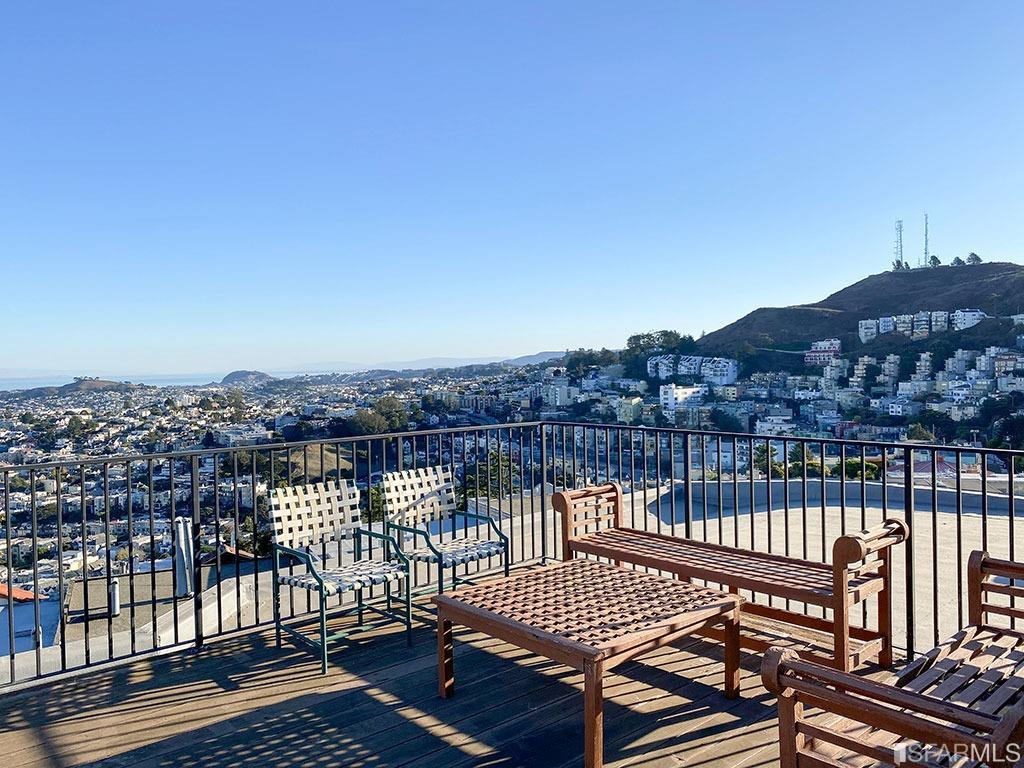 Detail Gallery Image 10 of 73 For 370 Upper Terrace #4,  San Francisco,  CA 94117 - 2 Beds | 1 Baths