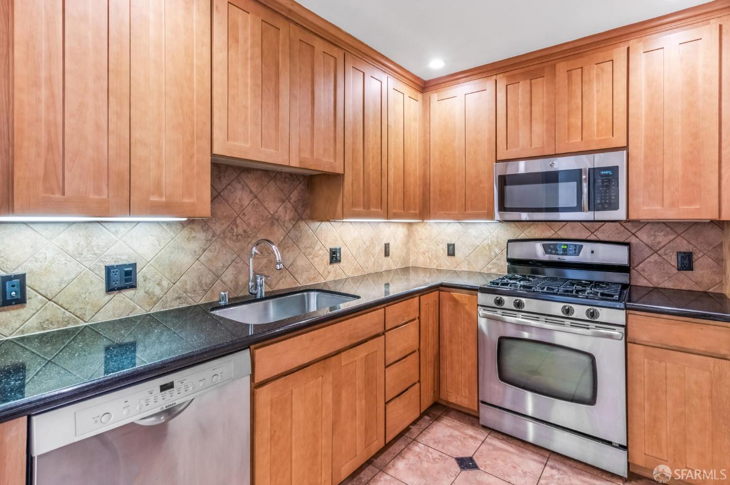 Detail Gallery Image 66 of 73 For 370 Upper Terrace #4,  San Francisco,  CA 94117 - 2 Beds | 1 Baths