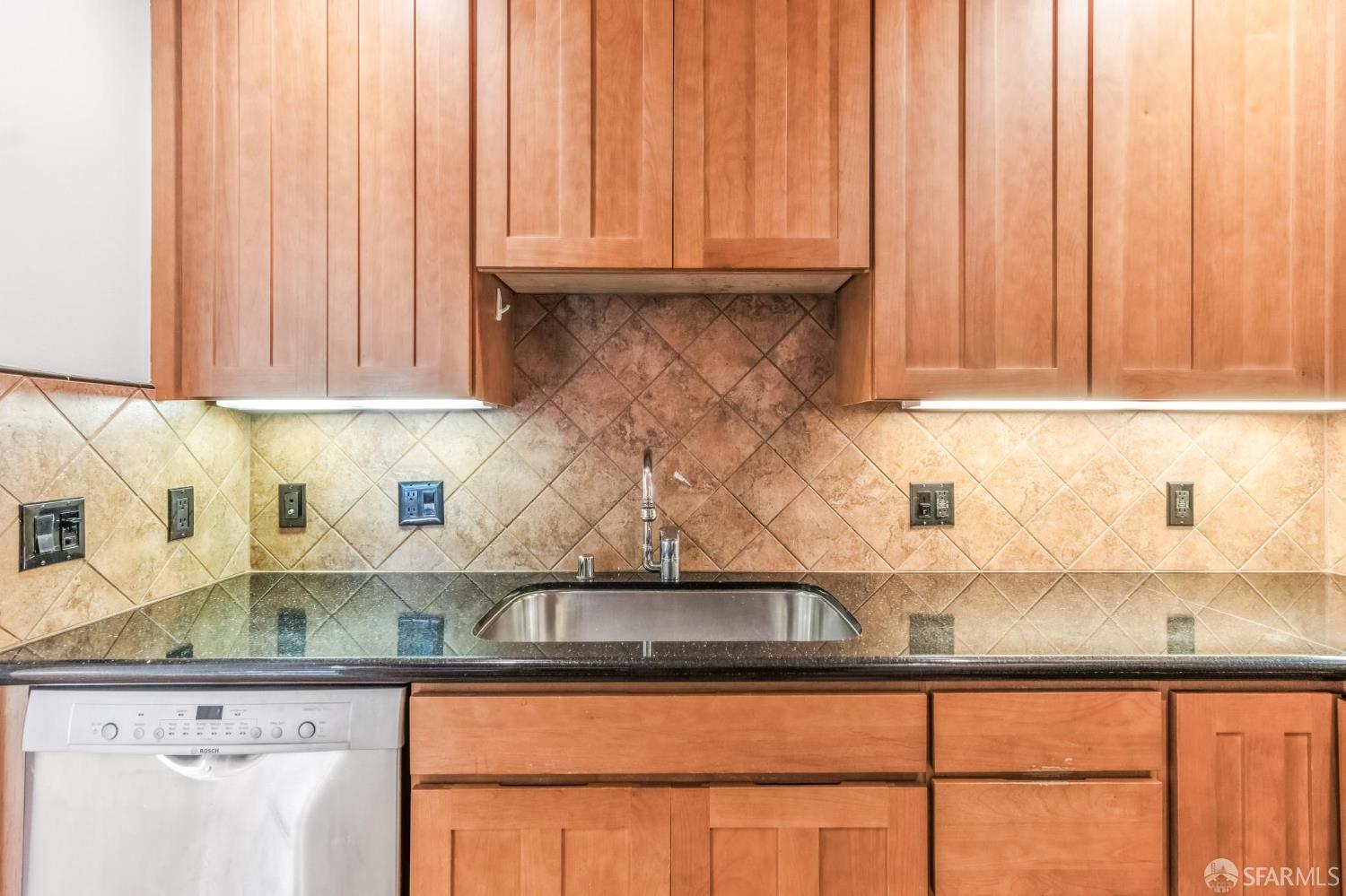 Detail Gallery Image 64 of 73 For 370 Upper Terrace #4,  San Francisco,  CA 94117 - 2 Beds | 1 Baths