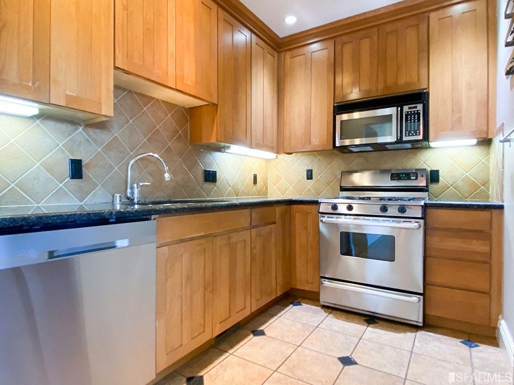 Detail Gallery Image 22 of 73 For 370 Upper Terrace #4,  San Francisco,  CA 94117 - 2 Beds | 1 Baths