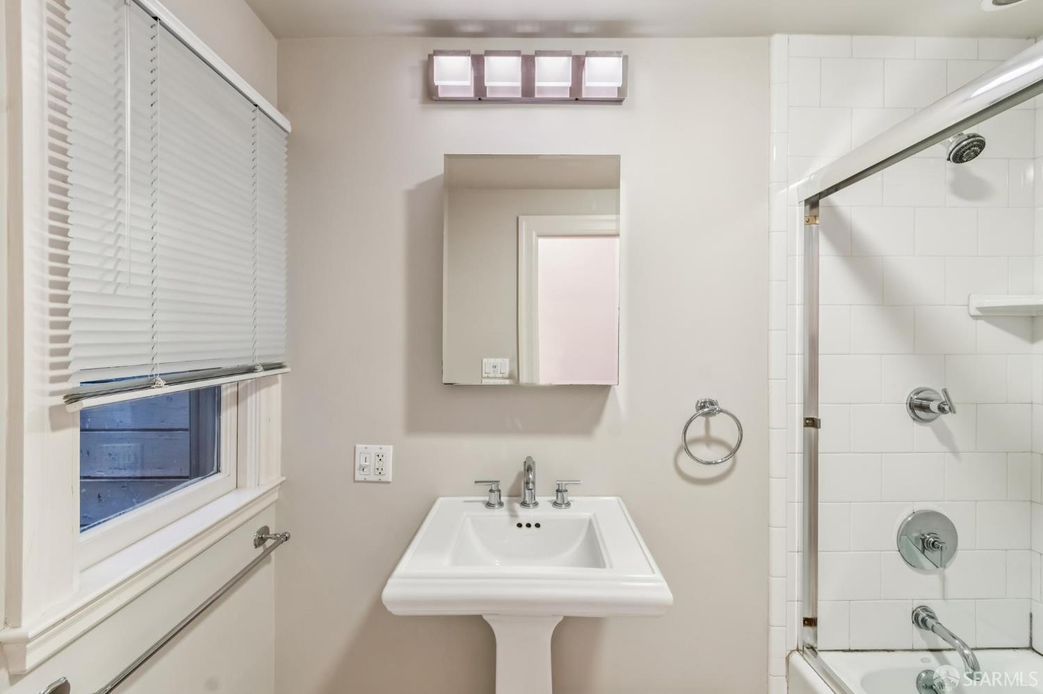 Detail Gallery Image 42 of 73 For 370 Upper Terrace #4,  San Francisco,  CA 94117 - 2 Beds | 1 Baths