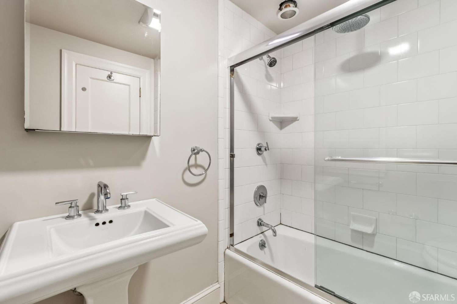 Detail Gallery Image 41 of 73 For 370 Upper Terrace #4,  San Francisco,  CA 94117 - 2 Beds | 1 Baths