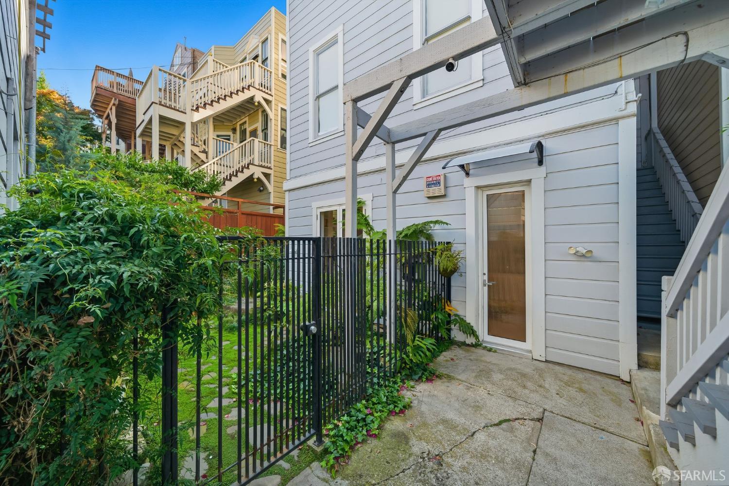 Detail Gallery Image 27 of 39 For 1031 Dolores St, San Francisco,  CA 94110 - 1 Beds | 1/1 Baths