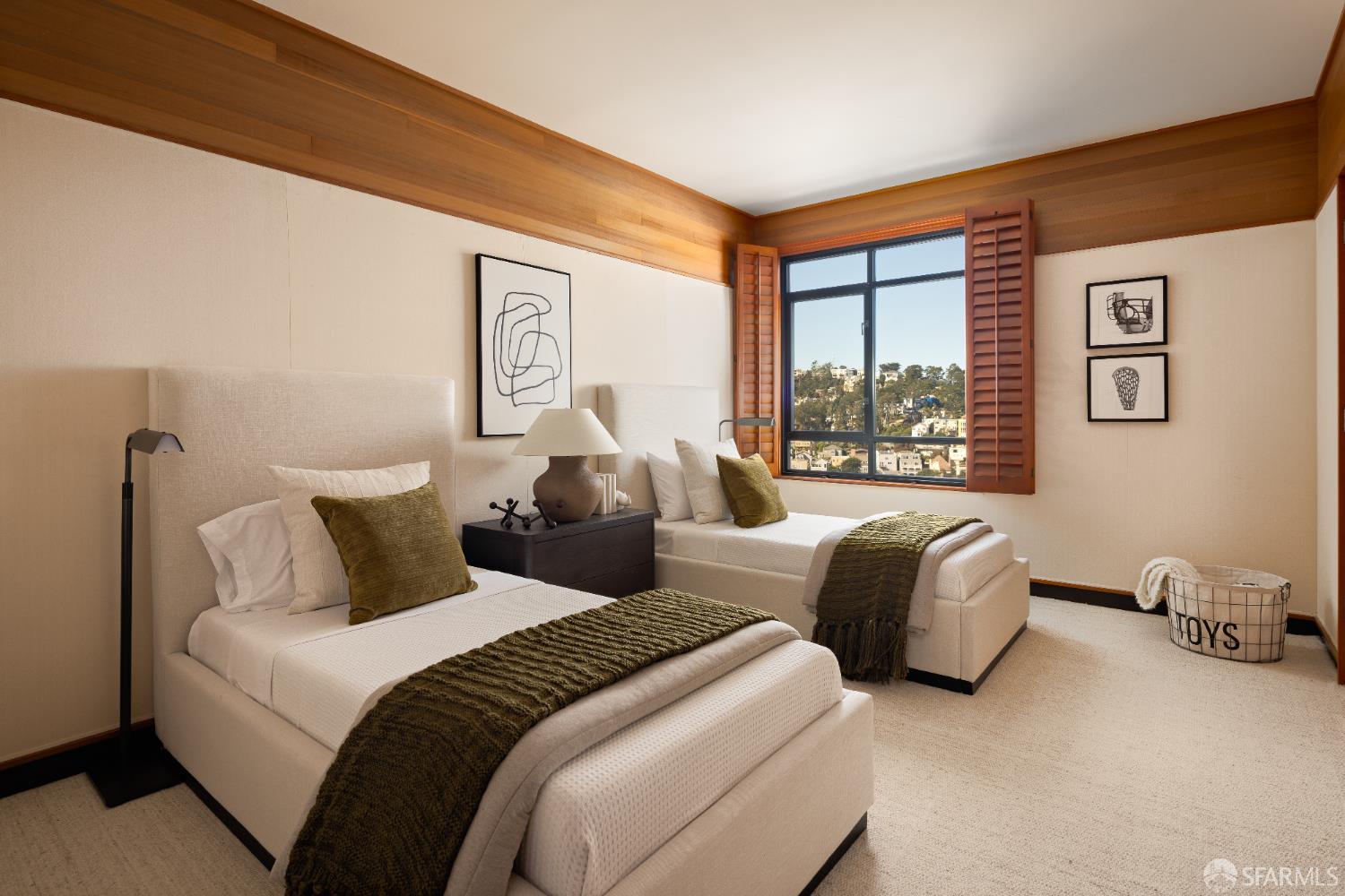 Detail Gallery Image 28 of 39 For 111 Edgehill Way, San Francisco,  CA 94127 - 8 Beds | 5/3 Baths