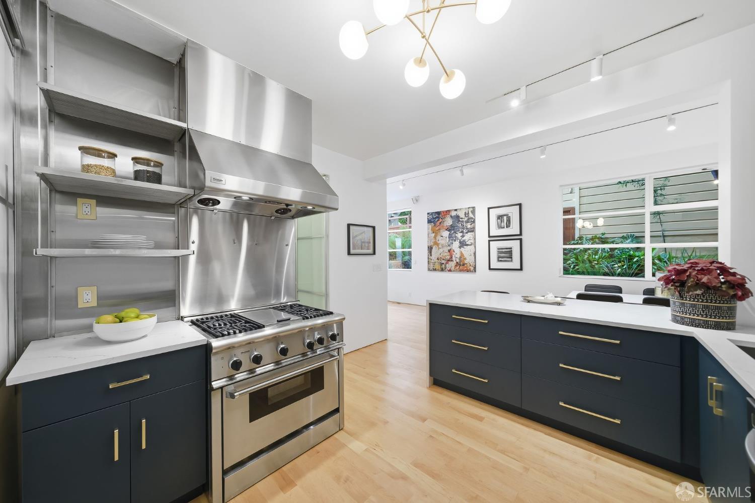 Detail Gallery Image 14 of 39 For 1031 Dolores St, San Francisco,  CA 94110 - 1 Beds | 1/1 Baths