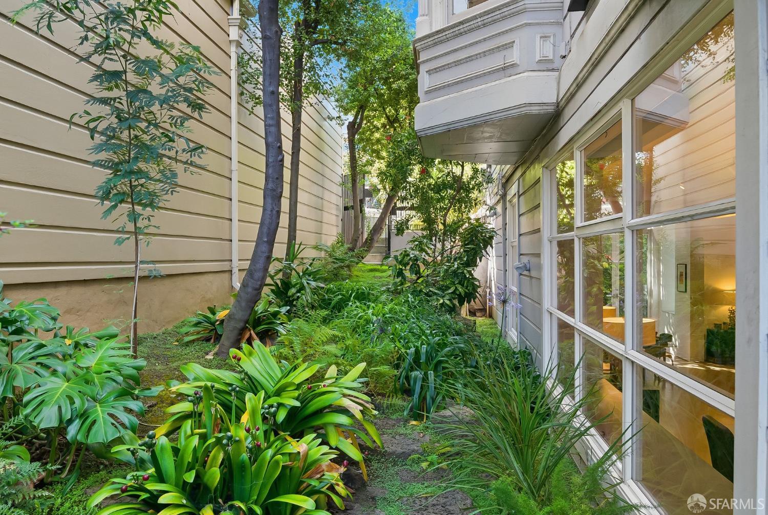 Detail Gallery Image 32 of 39 For 1031 Dolores St, San Francisco,  CA 94110 - 1 Beds | 1/1 Baths