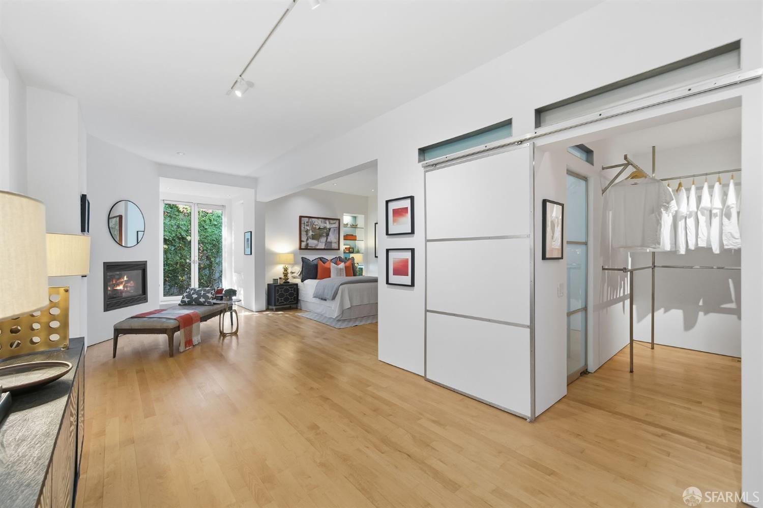 Detail Gallery Image 25 of 39 For 1031 Dolores St, San Francisco,  CA 94110 - 1 Beds | 1/1 Baths