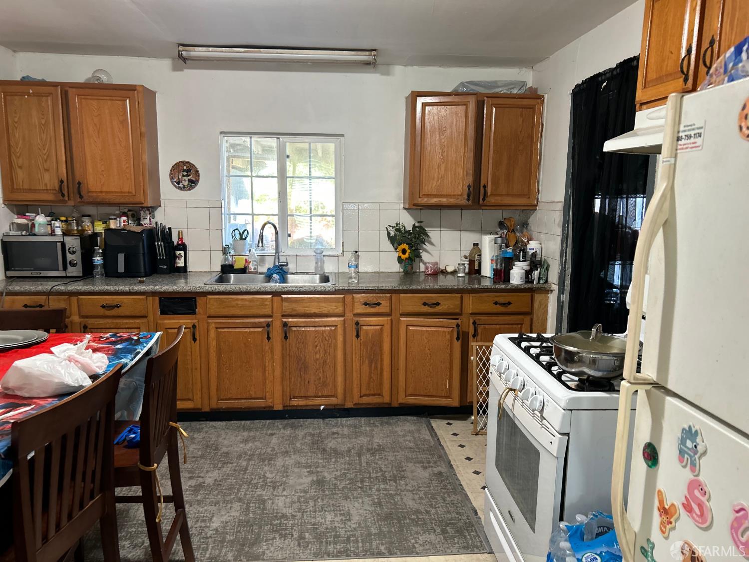 Detail Gallery Image 4 of 25 For 1024 Laurel Ave, East Palo Alto,  CA 94303 - 2 Beds | 1 Baths