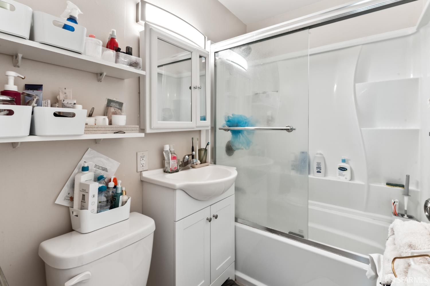 Detail Gallery Image 17 of 88 For 656 Forest Lake Dr, Pacifica,  CA 94044 - 3 Beds | 2/1 Baths