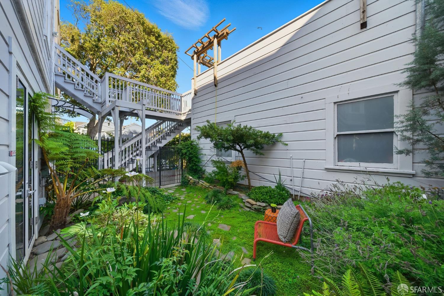 Detail Gallery Image 31 of 39 For 1031 Dolores St, San Francisco,  CA 94110 - 1 Beds | 1/1 Baths