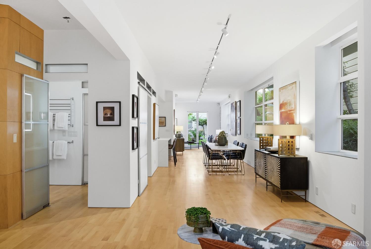 Detail Gallery Image 2 of 39 For 1031 Dolores St, San Francisco,  CA 94110 - 1 Beds | 1/1 Baths