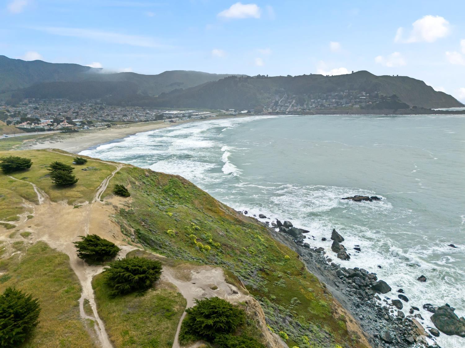 Detail Gallery Image 62 of 88 For 656 Forest Lake Dr, Pacifica,  CA 94044 - 3 Beds | 2/1 Baths