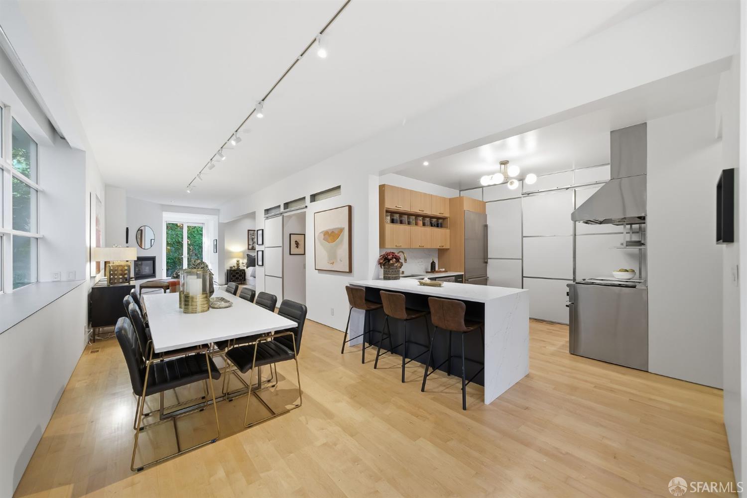 Detail Gallery Image 11 of 39 For 1031 Dolores St, San Francisco,  CA 94110 - 1 Beds | 1/1 Baths