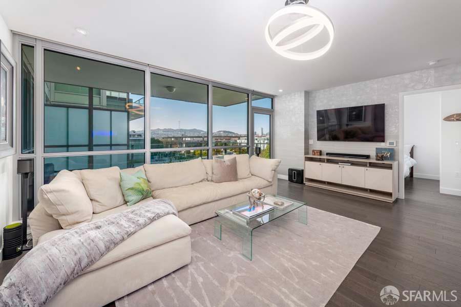 Photo #4: 425082463 Listing: Photo #4