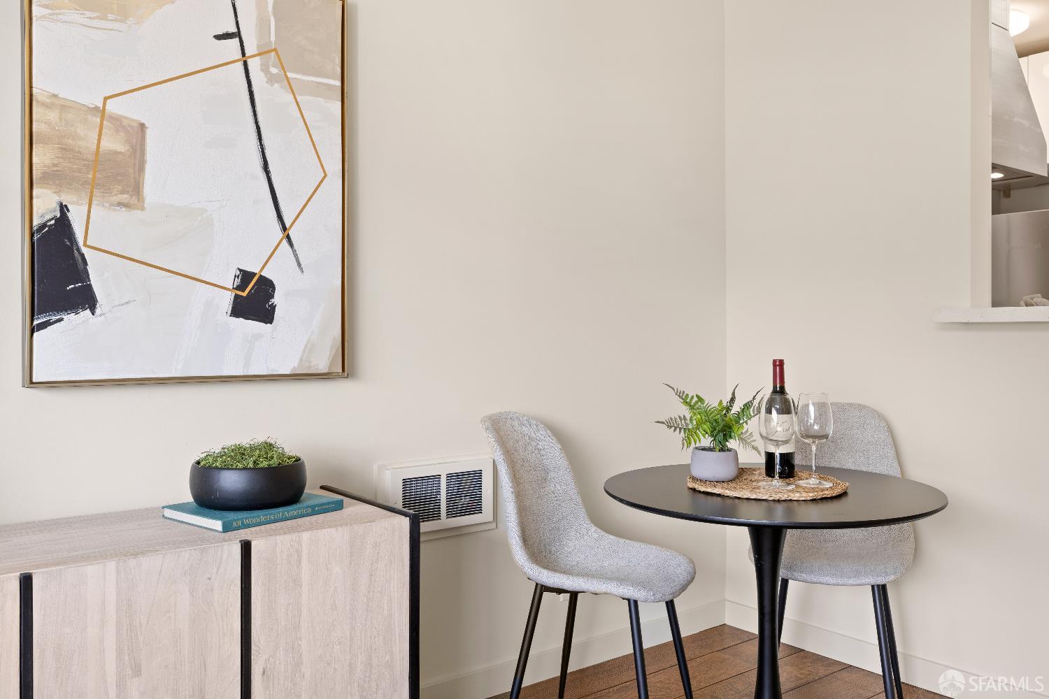 Detail Gallery Image 8 of 26 For 1635 10th Ave #5,  San Francisco,  CA 94122 - 1 Beds | 1 Baths