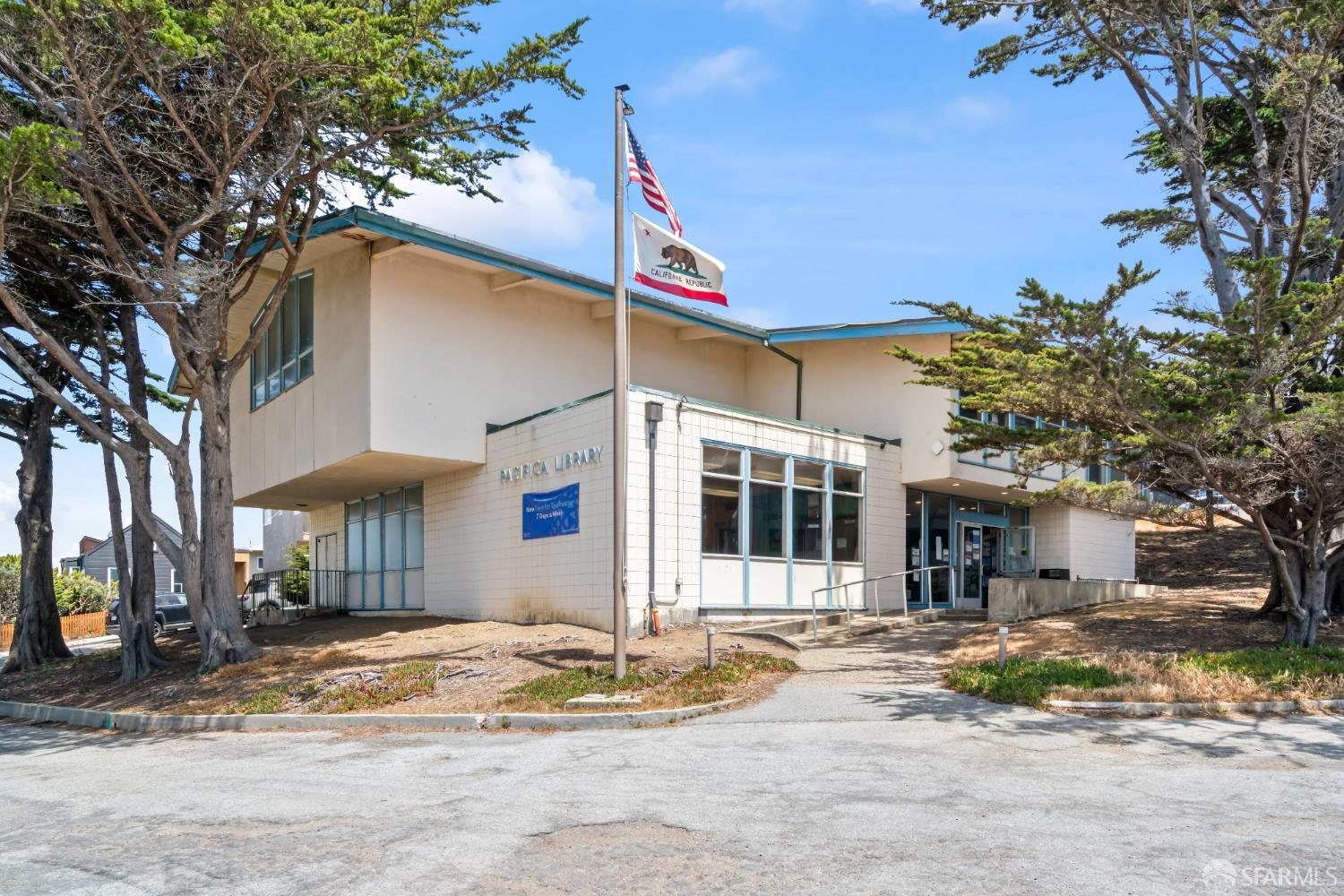 Detail Gallery Image 61 of 88 For 656 Forest Lake Dr, Pacifica,  CA 94044 - 3 Beds | 2/1 Baths