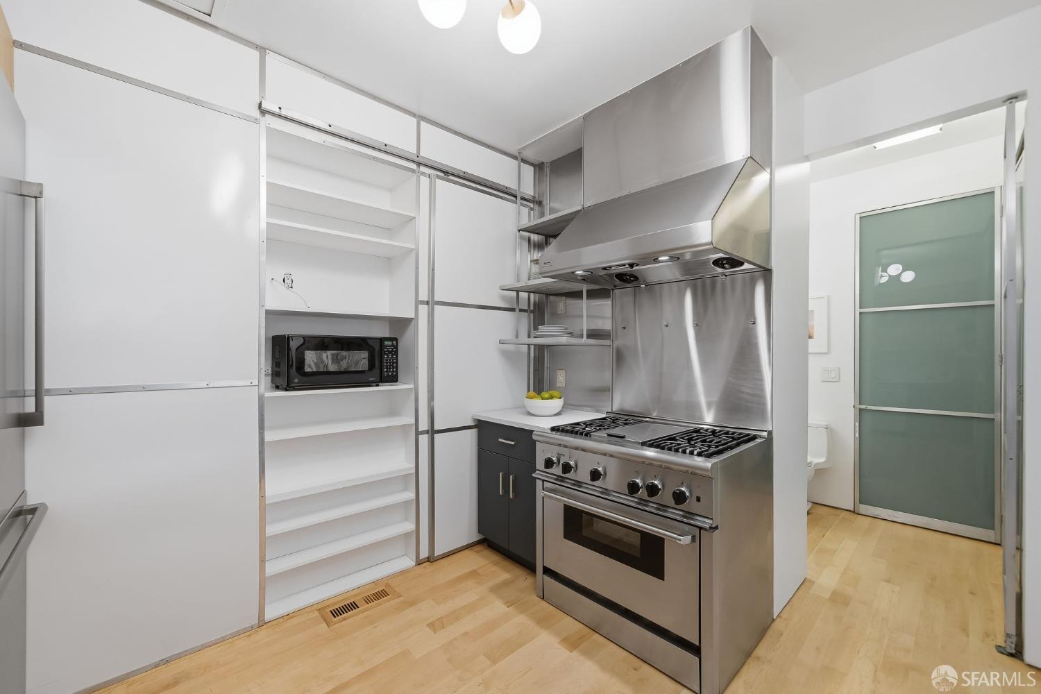 Detail Gallery Image 15 of 39 For 1031 Dolores St, San Francisco,  CA 94110 - 1 Beds | 1/1 Baths