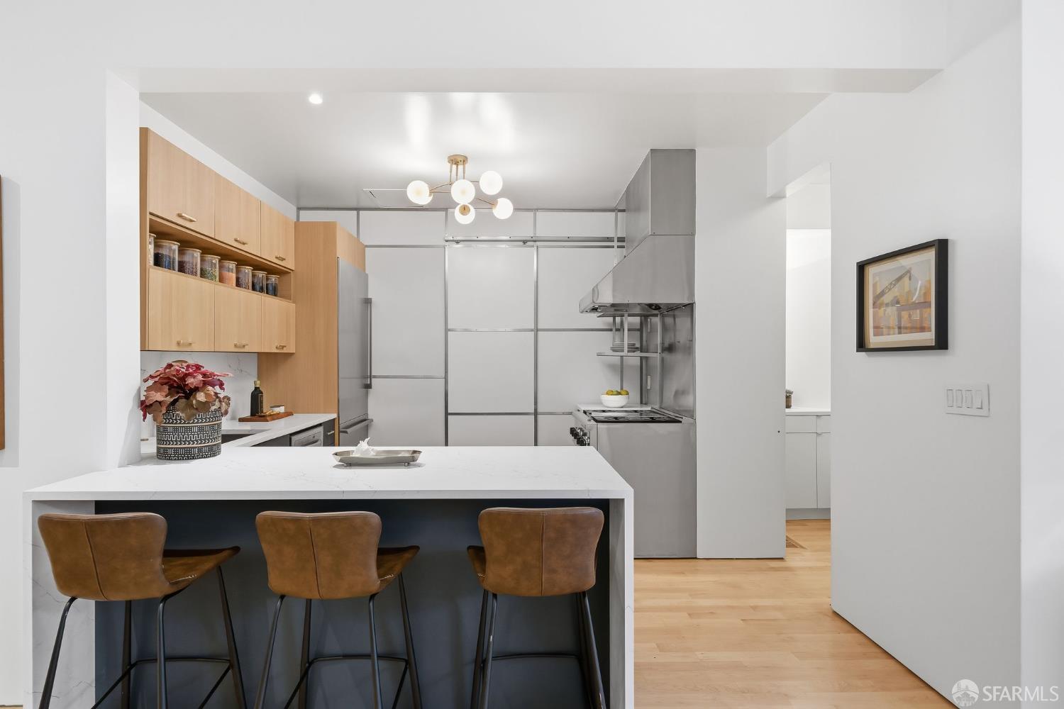 Detail Gallery Image 12 of 39 For 1031 Dolores St, San Francisco,  CA 94110 - 1 Beds | 1/1 Baths