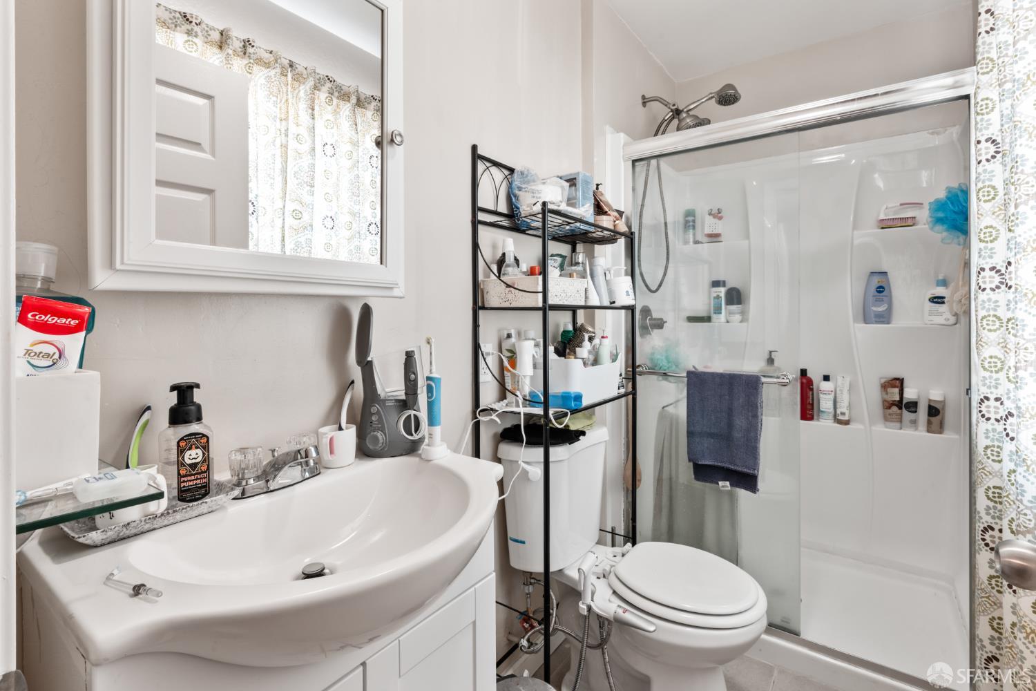 Detail Gallery Image 18 of 88 For 656 Forest Lake Dr, Pacifica,  CA 94044 - 3 Beds | 2/1 Baths