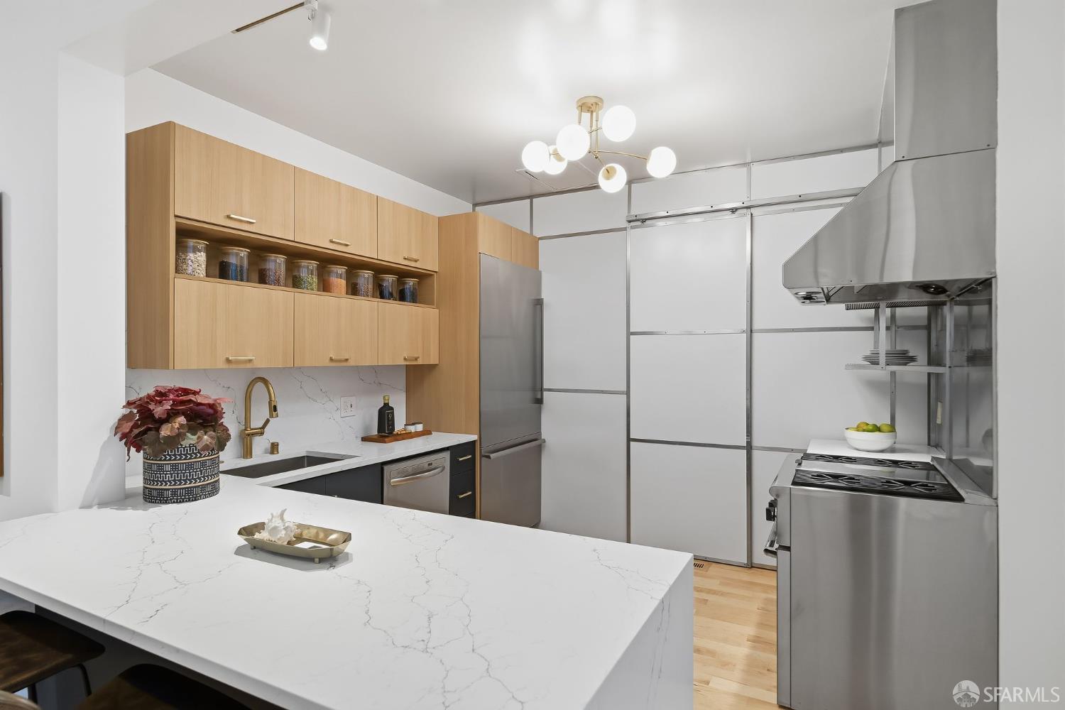 Detail Gallery Image 13 of 39 For 1031 Dolores St, San Francisco,  CA 94110 - 1 Beds | 1/1 Baths