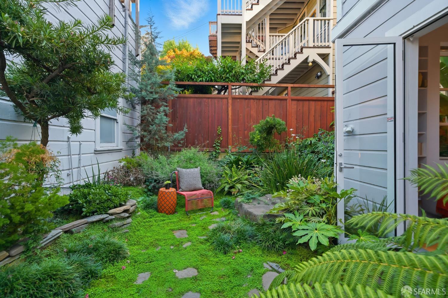 Detail Gallery Image 9 of 39 For 1031 Dolores St, San Francisco,  CA 94110 - 1 Beds | 1/1 Baths