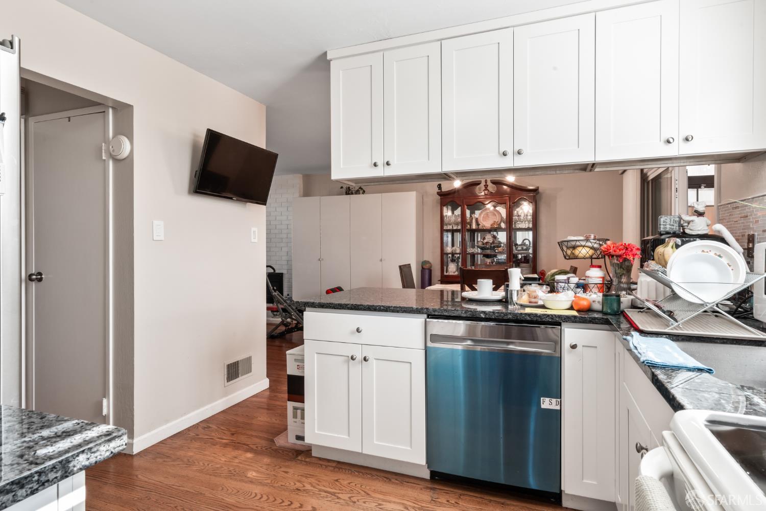 Detail Gallery Image 12 of 88 For 656 Forest Lake Dr, Pacifica,  CA 94044 - 3 Beds | 2/1 Baths