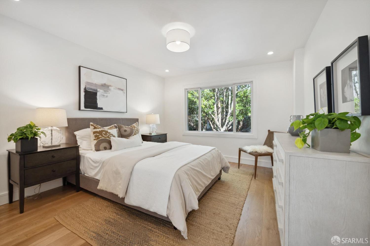 Detail Gallery Image 14 of 38 For 464 Hoffman Ave, San Francisco,  CA 94114 - 3 Beds | 2/1 Baths