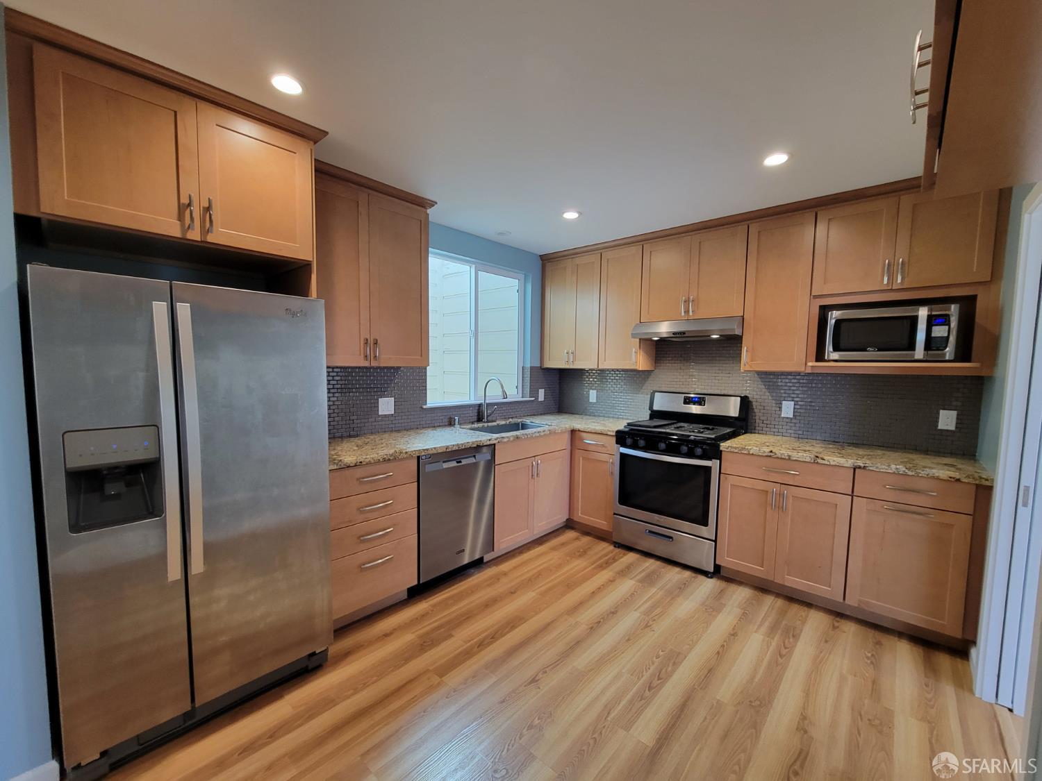 Detail Gallery Image 11 of 30 For 2019 Lawton St, San Francisco,  CA 94122 - 2 Beds | 2 Baths